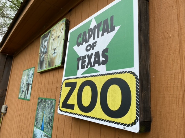 tv- travel- to- capital- of- Texas- zoo